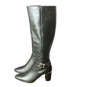 👢 EUC White House Black Market knee high zip up heeled boots.